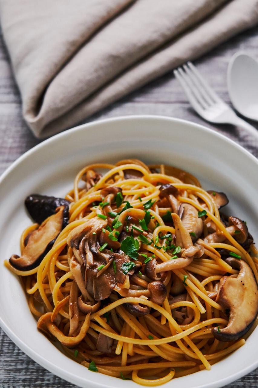 Butter Soy Sauce Pasta with Japanese Mushrooms - Japanese Pasta