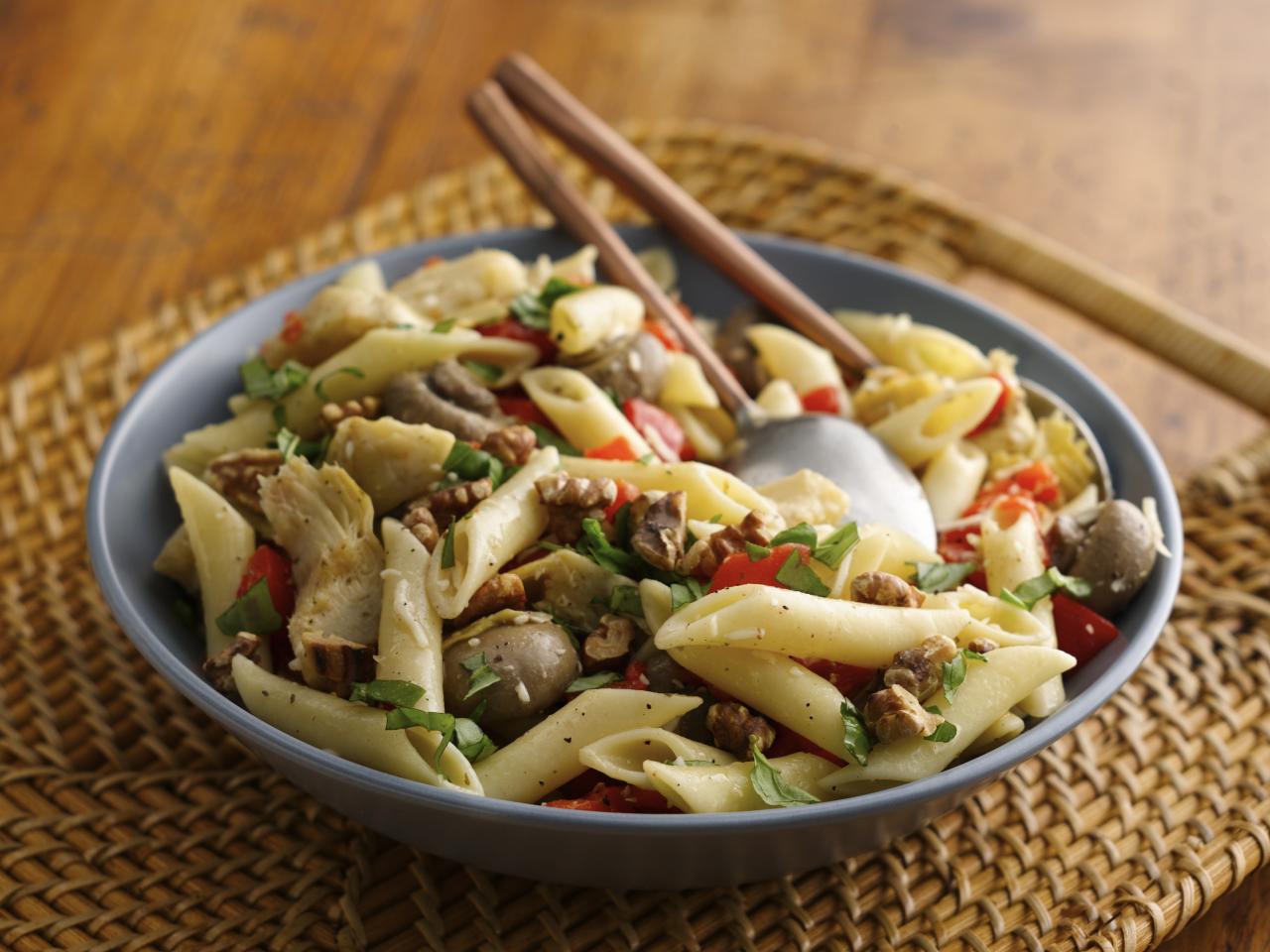 Artichoke, Mushroom and Pasta Salad Recipe - QueRicaVida.com